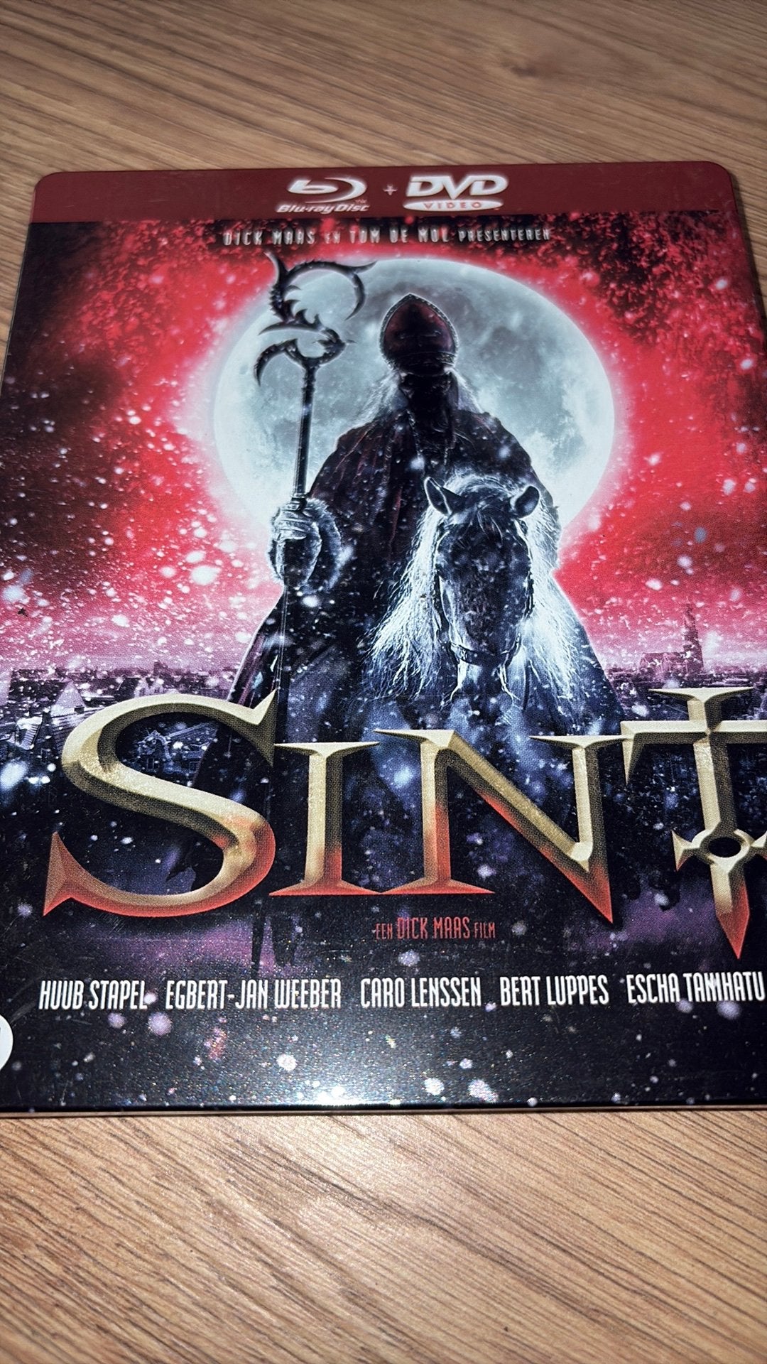 Sint van Dick Maas met Huub Stapel. Blu-ray en dvd metalcase, Cd's en Dvd's, Ophalen of Verzenden, Zo goed als nieuw, Actie