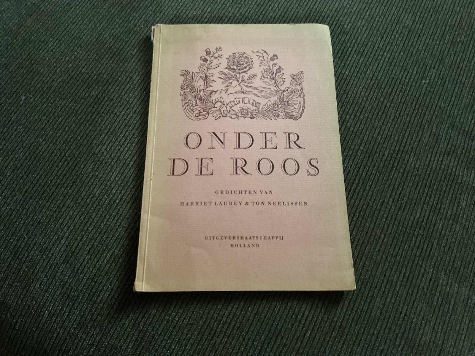 Onder de Roos - Gedichten van Laurey & Neelissen (1955), Ophalen of Verzenden, Gelezen, Meerdere auteurs