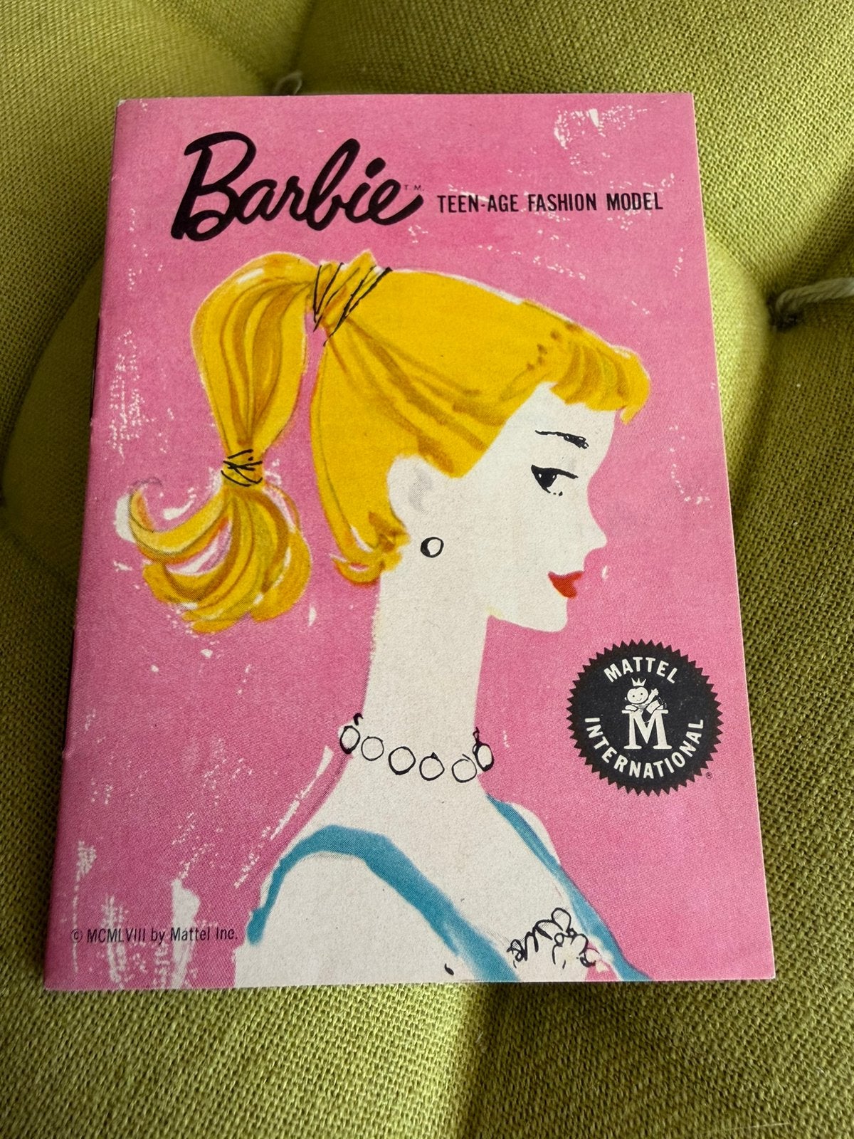 Barbie vintage booklet nummer 1 met Gay Parisienne, Ophalen of Verzenden, Zo goed als nieuw