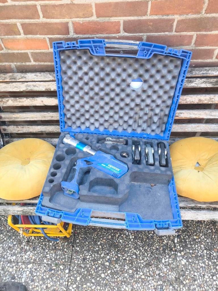 Uponor persmachine in koffer, Ophalen of Verzenden, Gebruikt