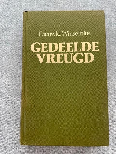 Omnibus Gedeelde Vreugd  - Drie romans, Boeken, Romans, Ophalen of Verzenden, Gelezen, Dieuwerke Winsemius