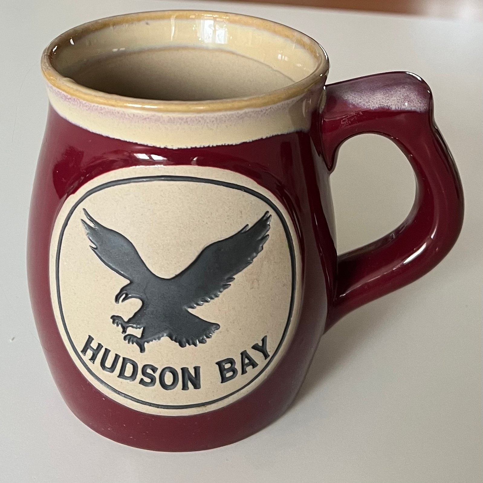 Een grote  keramische mok ‘Hudson Eagle’ uit Amerika. 0,5 L, Keramiek, Ophalen of Verzenden, Zo goed als nieuw, Overige stijlen