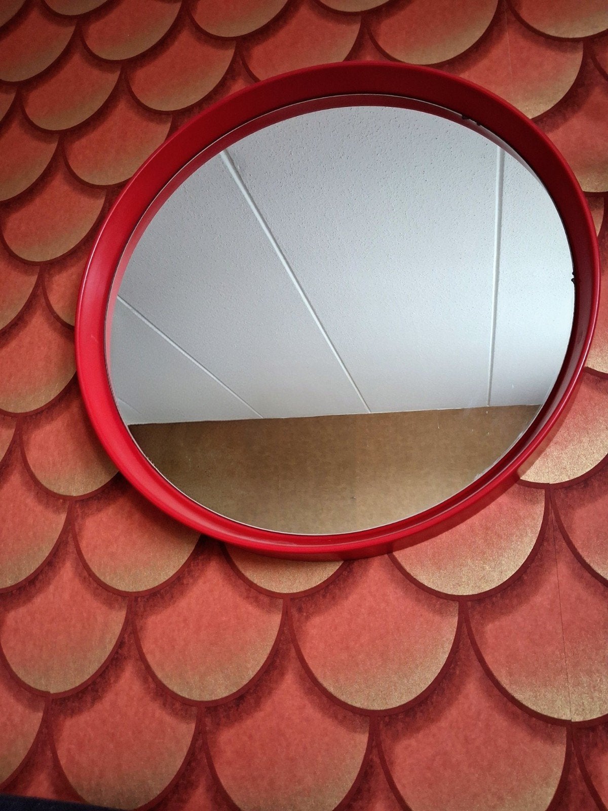 Xxl vintage Space Age spiegel ø 60 cm Seventies rood., Ophalen of Verzenden, Rond, 50 tot 75 cm, Minder dan 100 cm