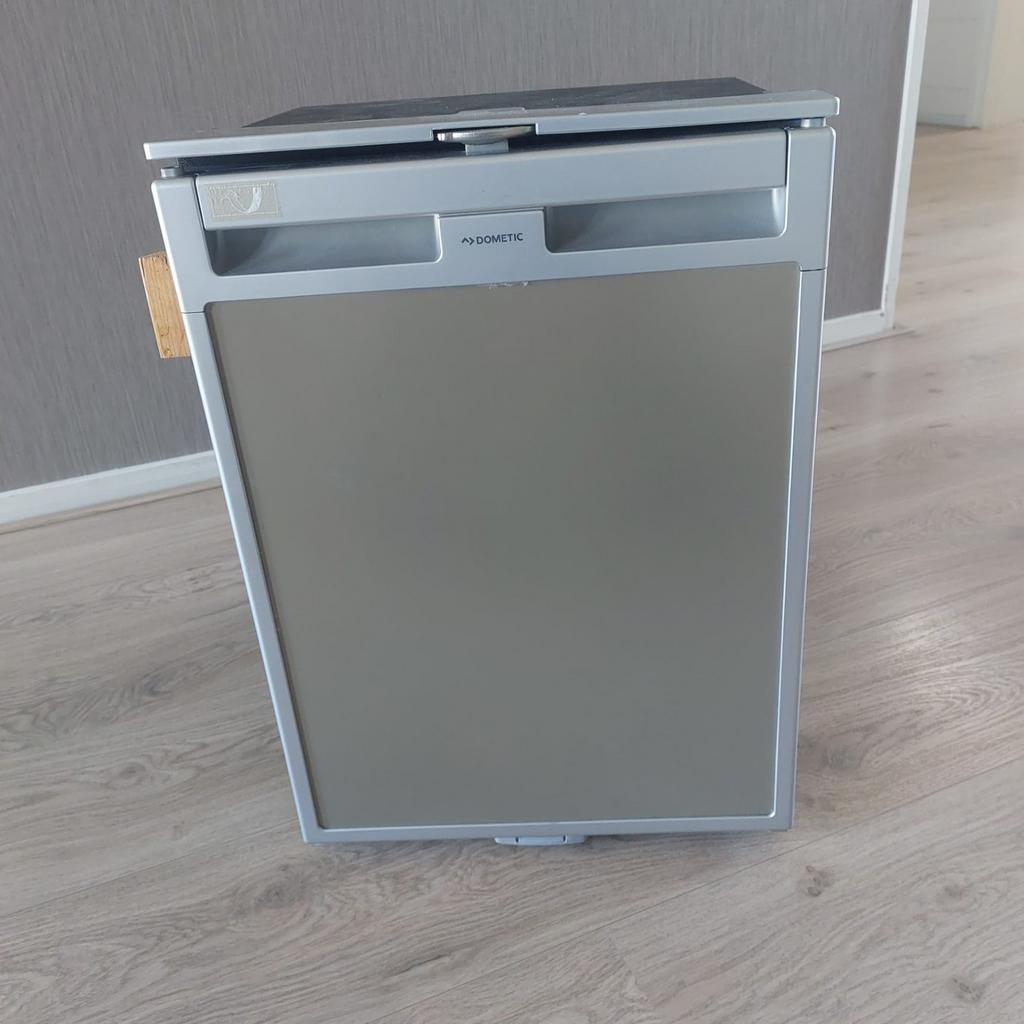 Dometic Koelkast voor boot/caravan of camper, Witgoed en Apparatuur, Koelkasten en IJskasten, Ophalen, Gebruikt, Minder dan 85 cm