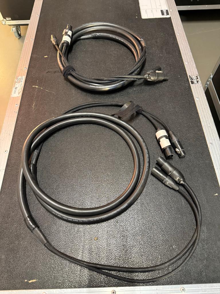 Combi Kabels | XLR Out & PowerCon Out naar XLR In en True1, Ophalen of Verzenden, Zo goed als nieuw, Speaker of Versterker