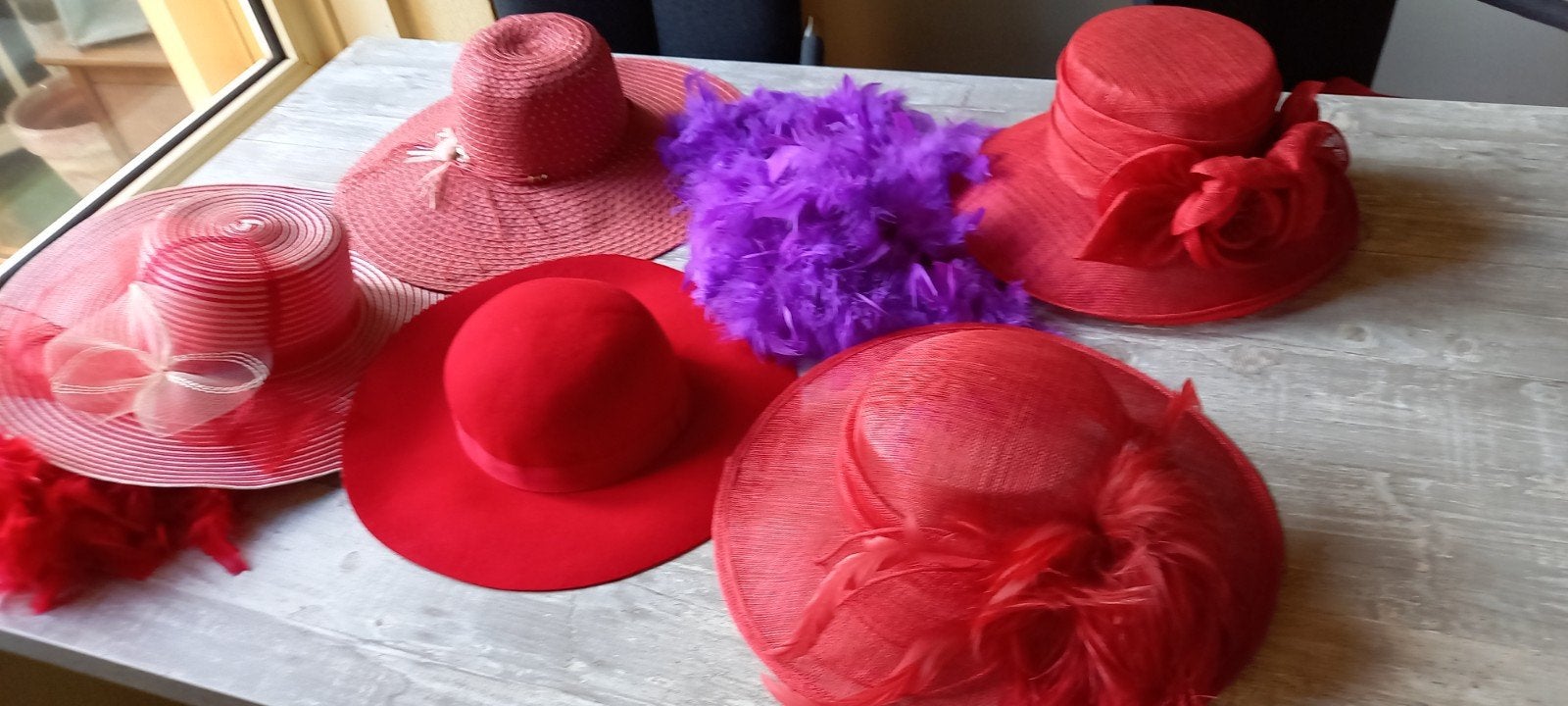 rode hoedjes, Kleding | Dames, Hoeden en Petten, Ophalen, Zo goed als nieuw, One size fits all
