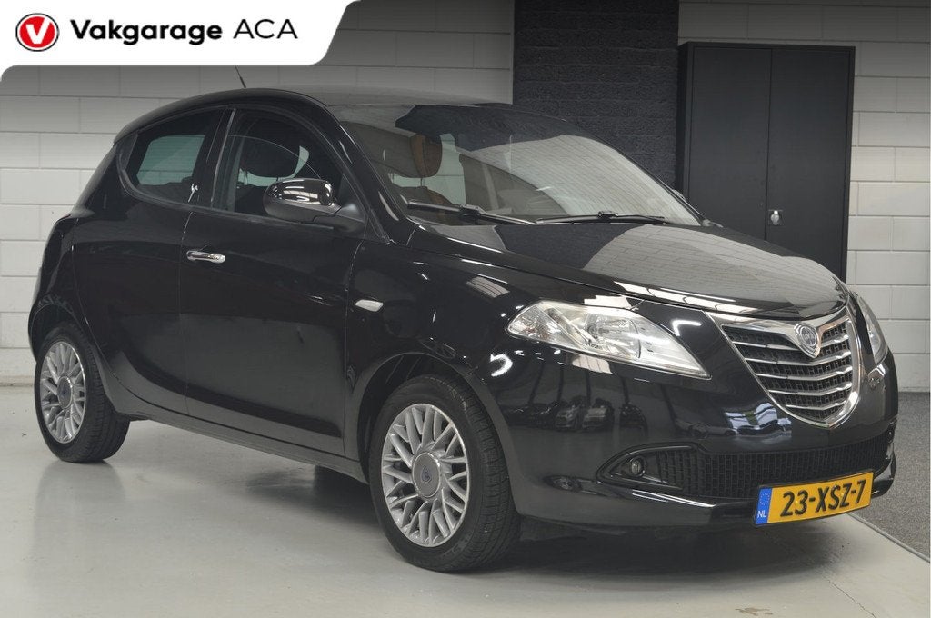 Lancia Y(psilon) Ypsilon 1.2 Black & Red //. 101.000 km // A, Auto's, Lancia, Voorwielaandrijving, Euro 5, Gebruikt, 4 cilinders