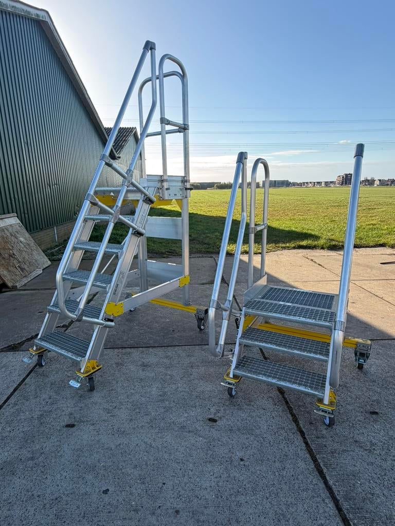 Verrijdbare trappen met bordes, Doe-het-zelf en Verbouw, Steigers, Ophalen, Zo goed als nieuw, Overige typen, Minder dan 2 meter