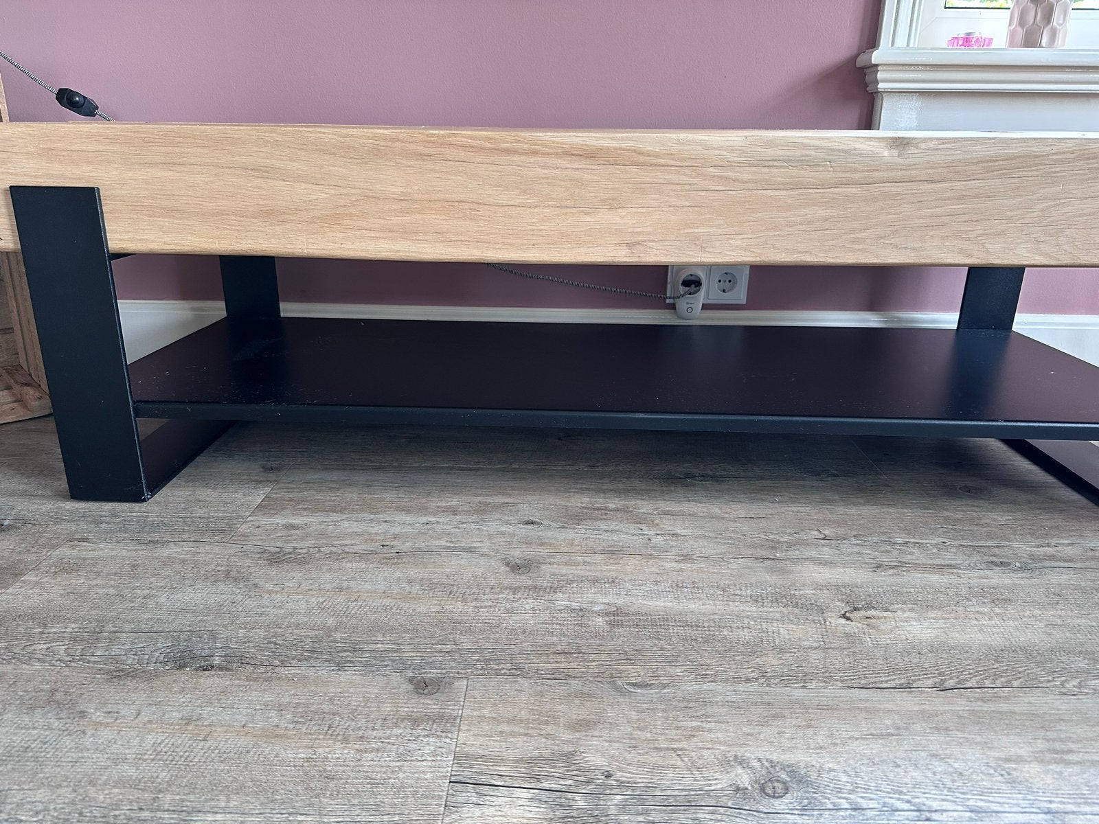 Robuuste tv meubel met eikenhout en metalen onderstel, Ophalen, 100 tot 150 cm, Eikenhout, Zo goed als nieuw