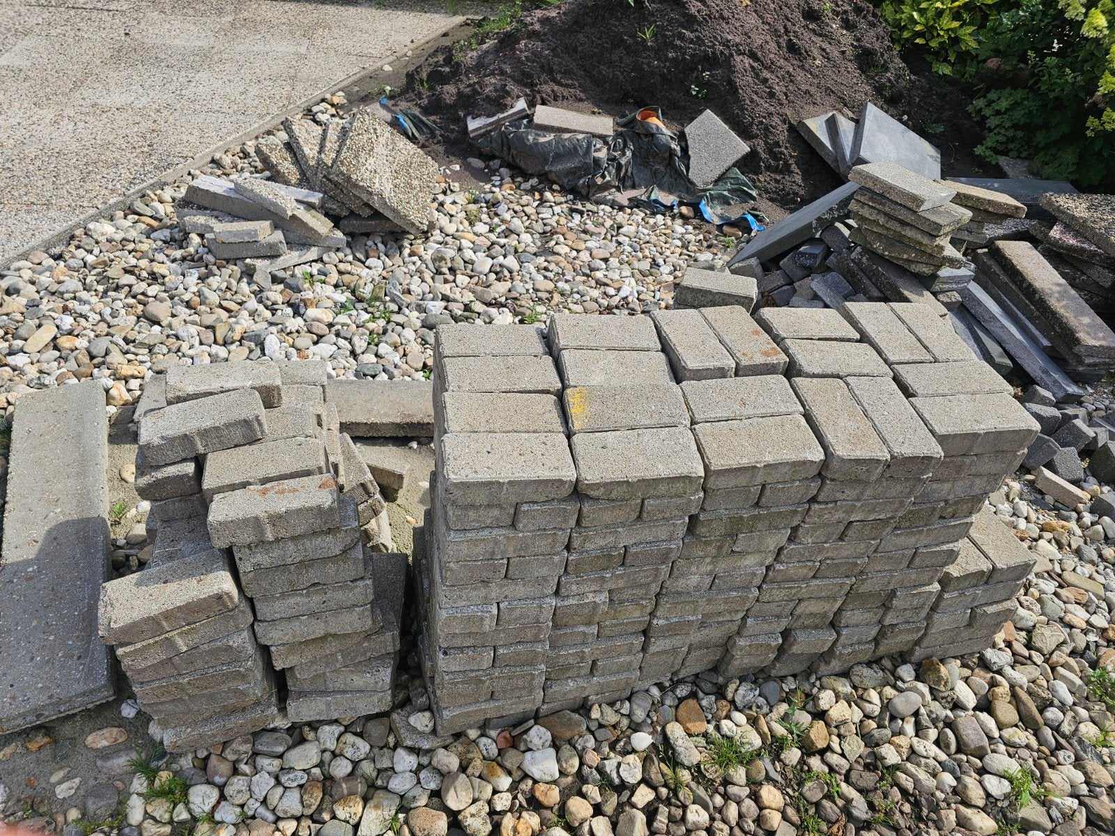 Betonklinkers, enkele grindtegels, enkele opsluitband, Tuin en Terras, Tegels en Klinkers, Ophalen, Gebruikt, Beton, Klinkers