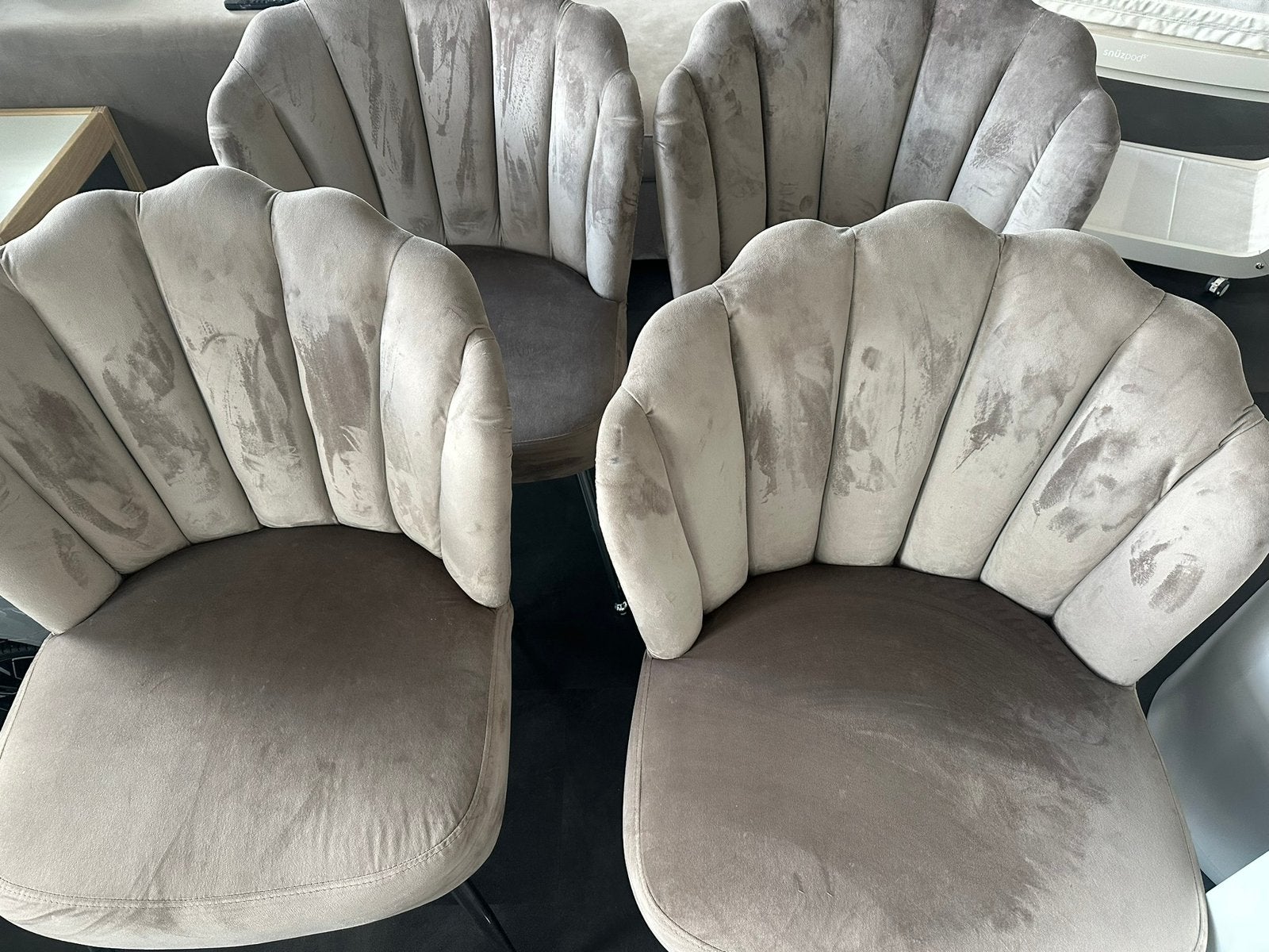 4 stuks Schelpstoelen taupe van fluweel, Ophalen, Gebruikt, Overige kleuren, Vier