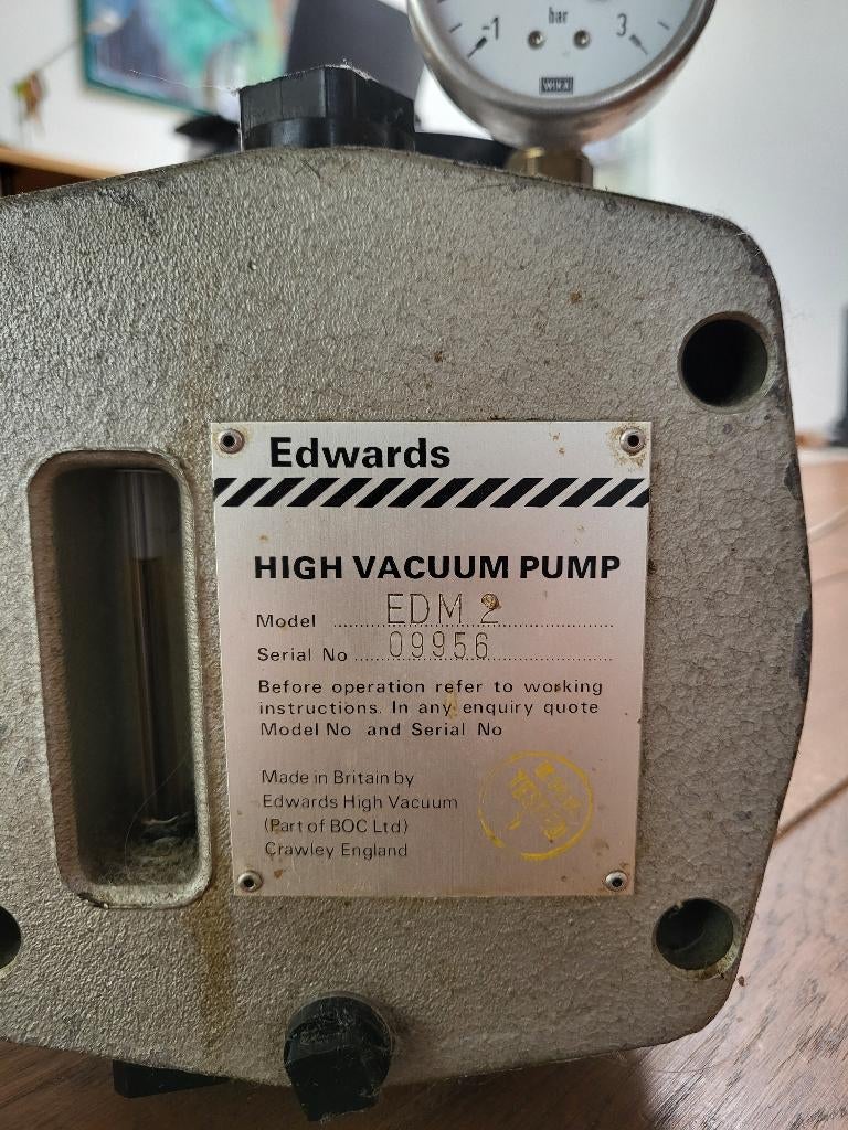Edwards hoog-vacuümpomp met extra 4L vacuüm olie, Ophalen, Gebruikt, Minder dan 200 liter/min, Geluidgedempt