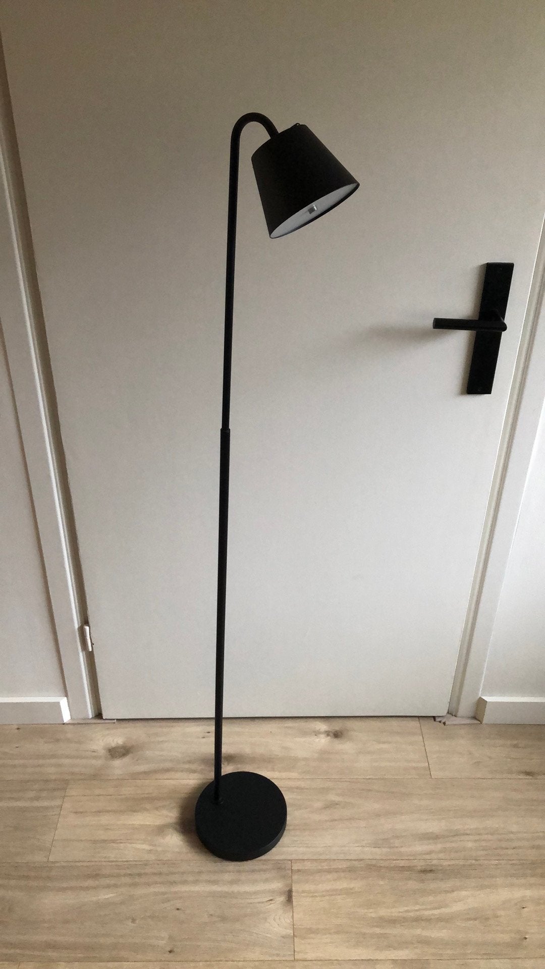Zwarte decoratieve staande lamp (defect), Ophalen, Zo goed als nieuw, 150 tot 200 cm