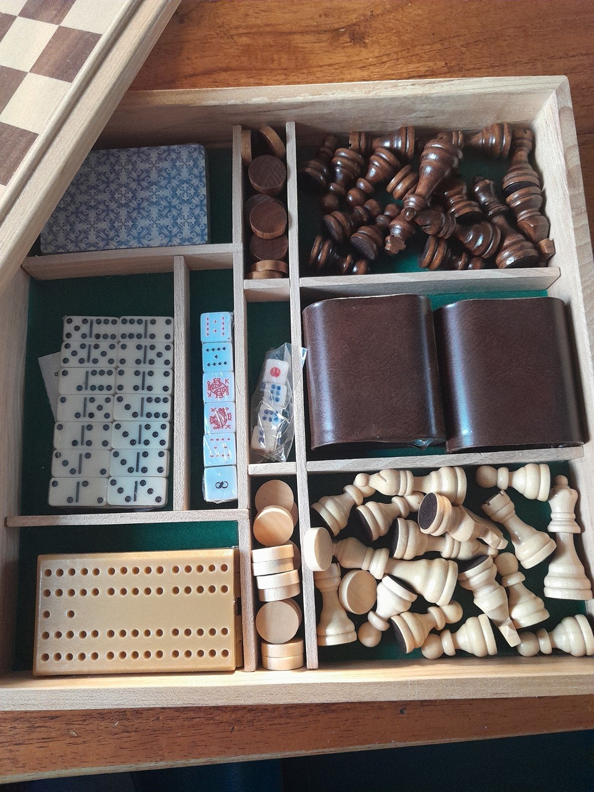Houten Spellenkist: Schaak, Backgammon, Domino en meer, Gebruikt, Onbekend, Ophalen of Verzenden, Een of twee spelers