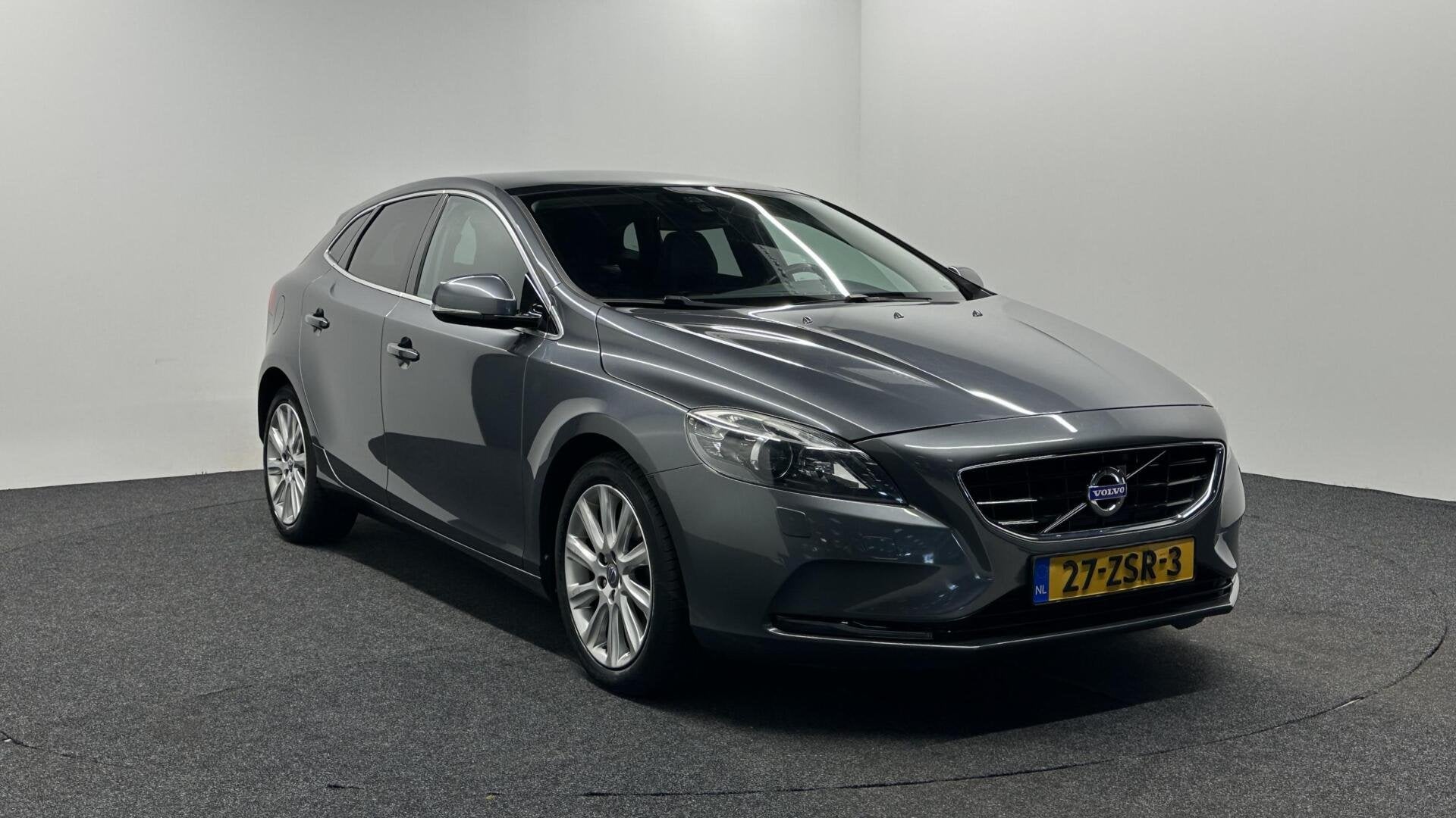 Volvo V40 1.6 T3 Summum PANO LEER CAMERA NAVIGATIE ECC CRUIS, Auto's, Voorwielaandrijving, Gebruikt, Zwart, 4 cilinders