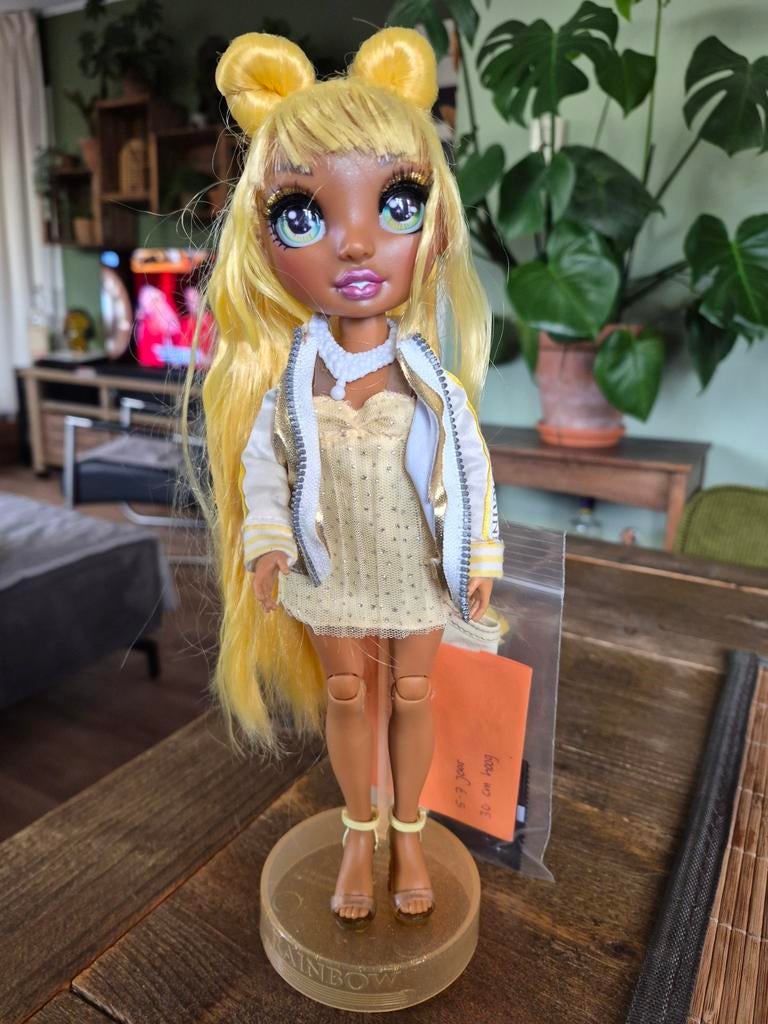 Rainbow High pop Sunny Madison yellow, Ophalen of Verzenden, Zo goed als nieuw, Overige typen