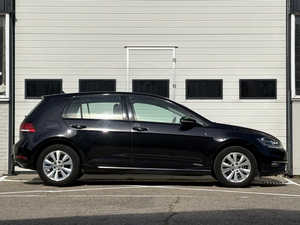 Volkswagen Golf 1.0 TSI Comfortline Navi | Climate | Trekhaa, Auto's, 21 km/l, Stof, Gebruikt, Zwart