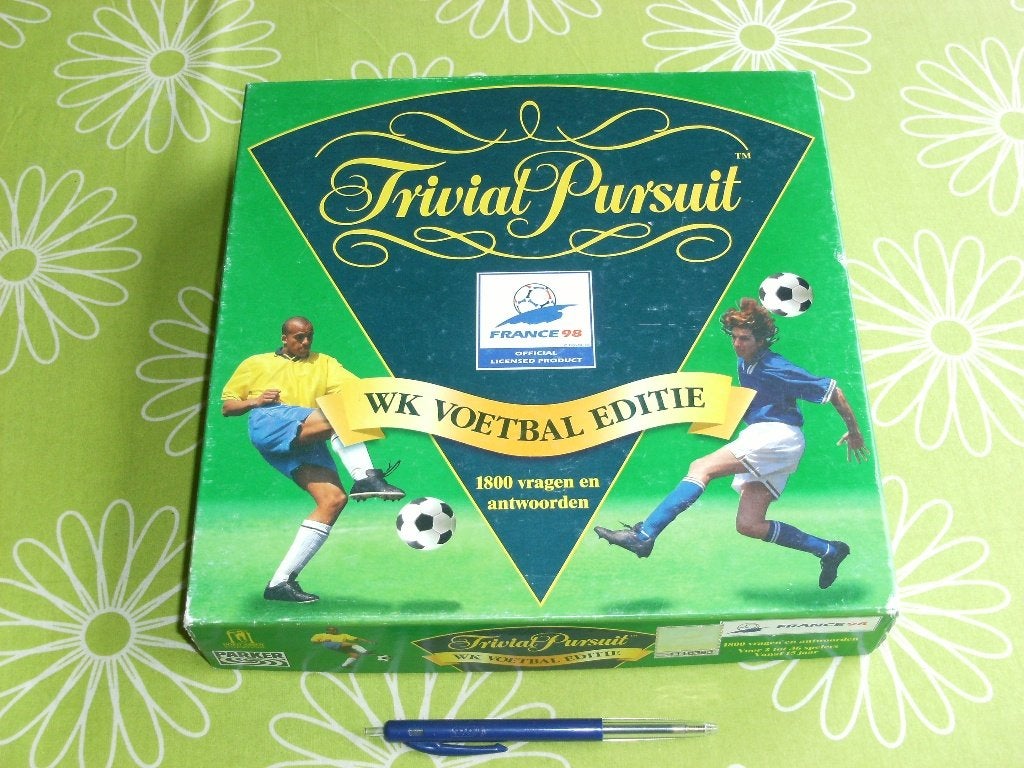 Trivial Pursuit WK Frankrijk voetbal editie -geen spelregels, Een of twee spelers, Ophalen of Verzenden, Gebruikt