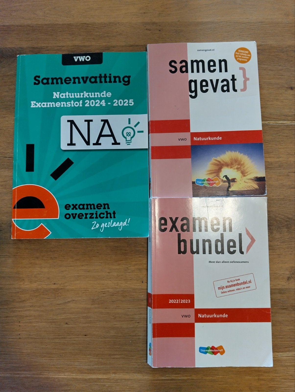 VWO Natuurkunde Examenbundel & Samenvatting 2022-2025, Ophalen of Verzenden, Zo goed als nieuw, VWO, Natuurkunde