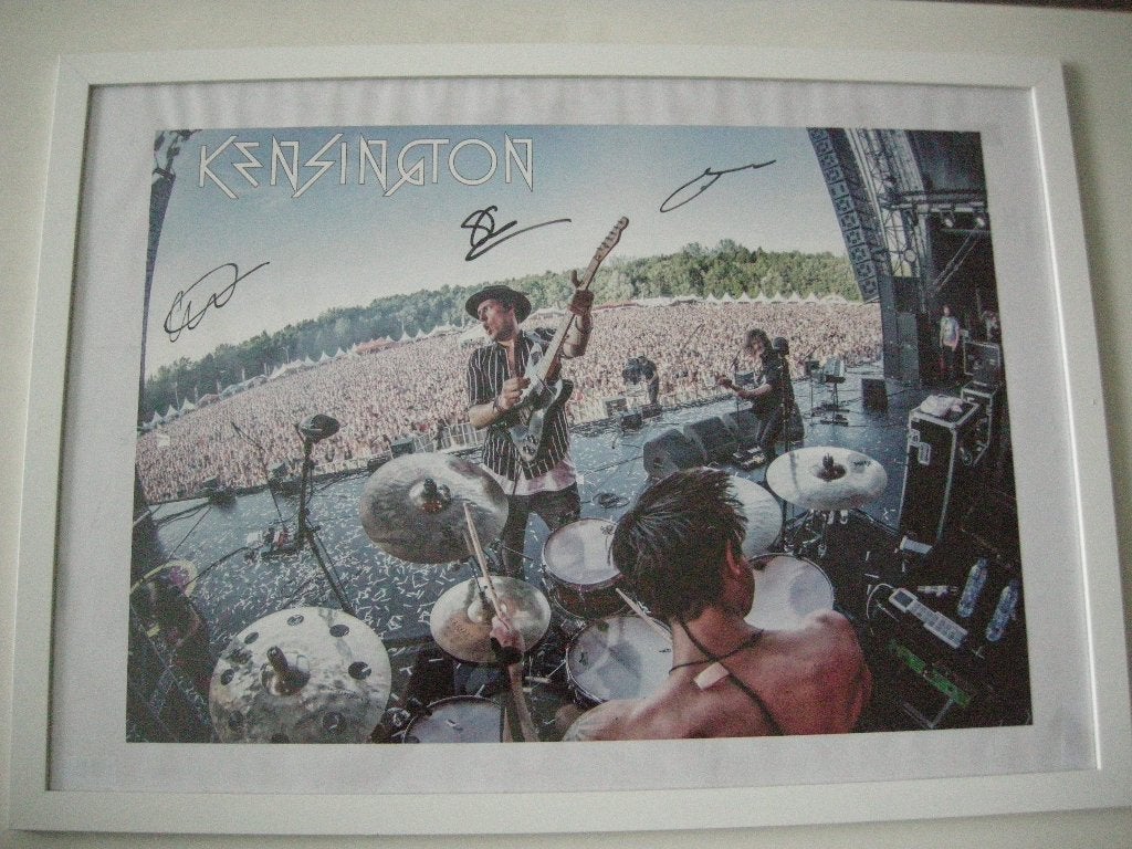 Kensington poster in lijst / signed gesigneerd handtekening, Ophalen, Minder dan 50 cm, 50 tot 75 cm, Zo goed als nieuw