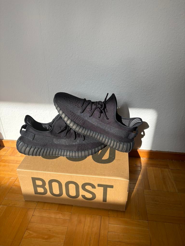 Adidas Yeezy Boost 350 v2, Ophalen of Verzenden, Nieuw, Zwart, Sneakers of Gympen