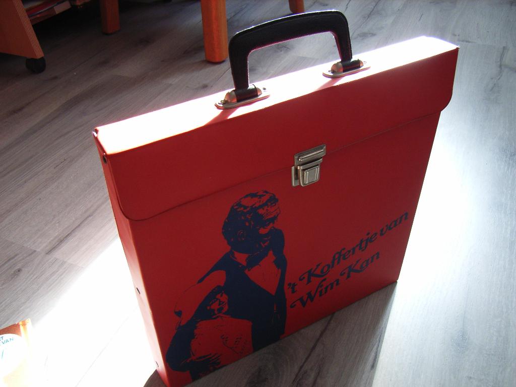 Het koffertje van Wim Kan overcompleet,, Cd's en Dvd's, Inclusief boekje, 1980 - 1989, Ophalen of Verzenden, Zo goed als nieuw