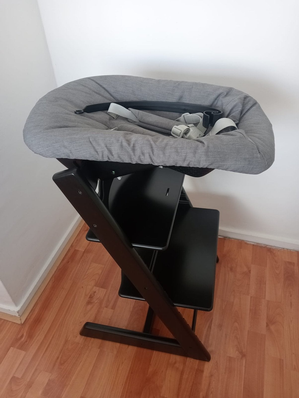 Complete Stokke Tripp Trapp Kinderstoel ZWART trip trap, Kinderen en Baby's, Kinderstoelen, Ophalen, Zo goed als nieuw, Meegroeistoel