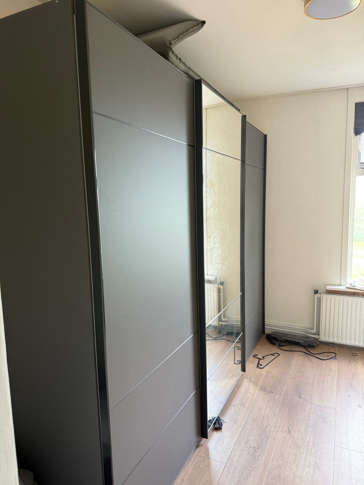Moderne kledingkast met spiegeldeuren, Huis en Inrichting, Ophalen, Overige materialen, Gebruikt, 200 cm of meer