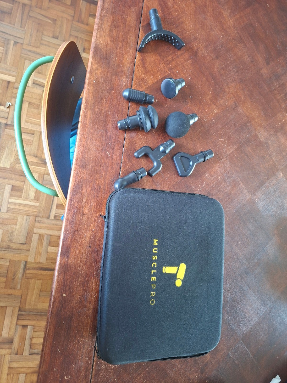 MusclePro Massage Gun met Opzetstukken en Oplader, Ophalen of Verzenden, Zo goed als nieuw, Apparaat