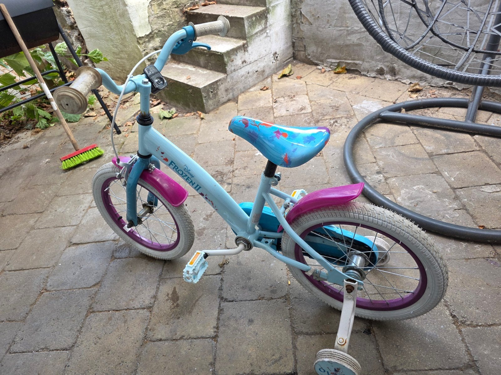 Frozen kinderfiets met zijwieltjes - Gebruikt, Fietsen en Brommers, Fietsen | Meisjes, Ophalen, Terugtraprem, Gebruikt, Handrem