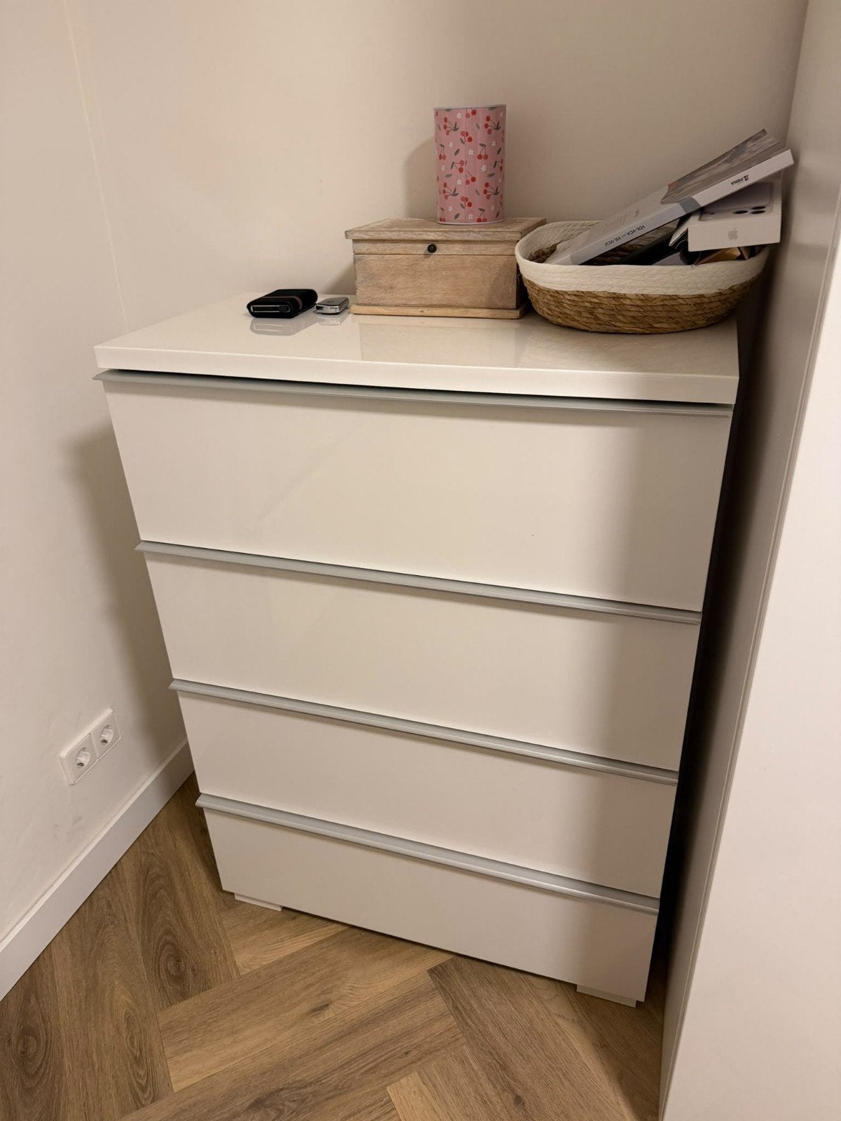 Witte ladekast met 4 laden - Zo goed als nieuw, Ophalen, Gebruikt, 50 tot 100 cm, 3 of 4 laden