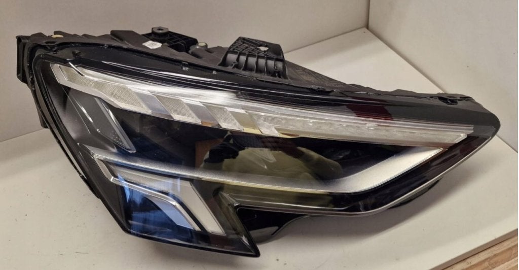 Audi A3 8Y Led koplamp  8y0941034 rechts, Niet ingevuld, Gebruikt, Niet ingevuld, Niet ingevuld