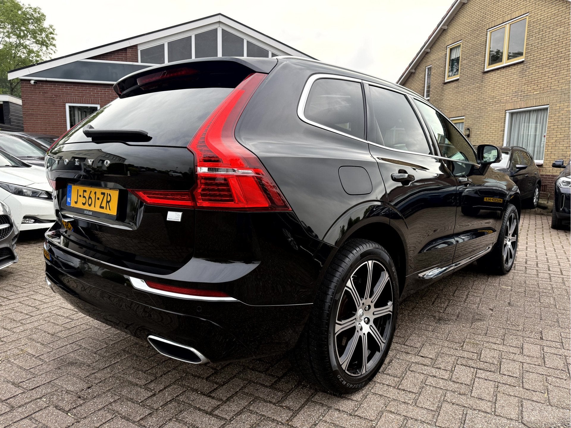 Volvo XC60 2.0 T6 AWD Business Pro Panoramadak, Trekhaaak NL, Auto's, Automaat, Gebruikt, 138 €/maand, Automatische klimaatregeling