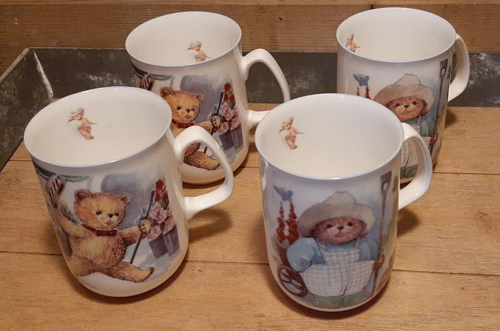 Rose of England set van 4 bekers met beren., Ophalen of Verzenden, Porselein