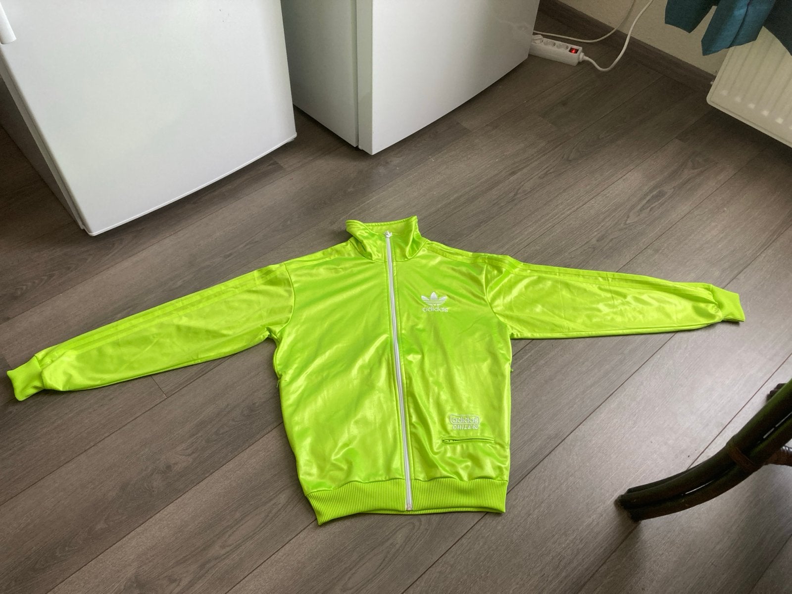 Adidas neon groen/gele trainingsjas vest met rits, Ophalen, Zo goed als nieuw, Maat 46 (S) of kleiner, Groen