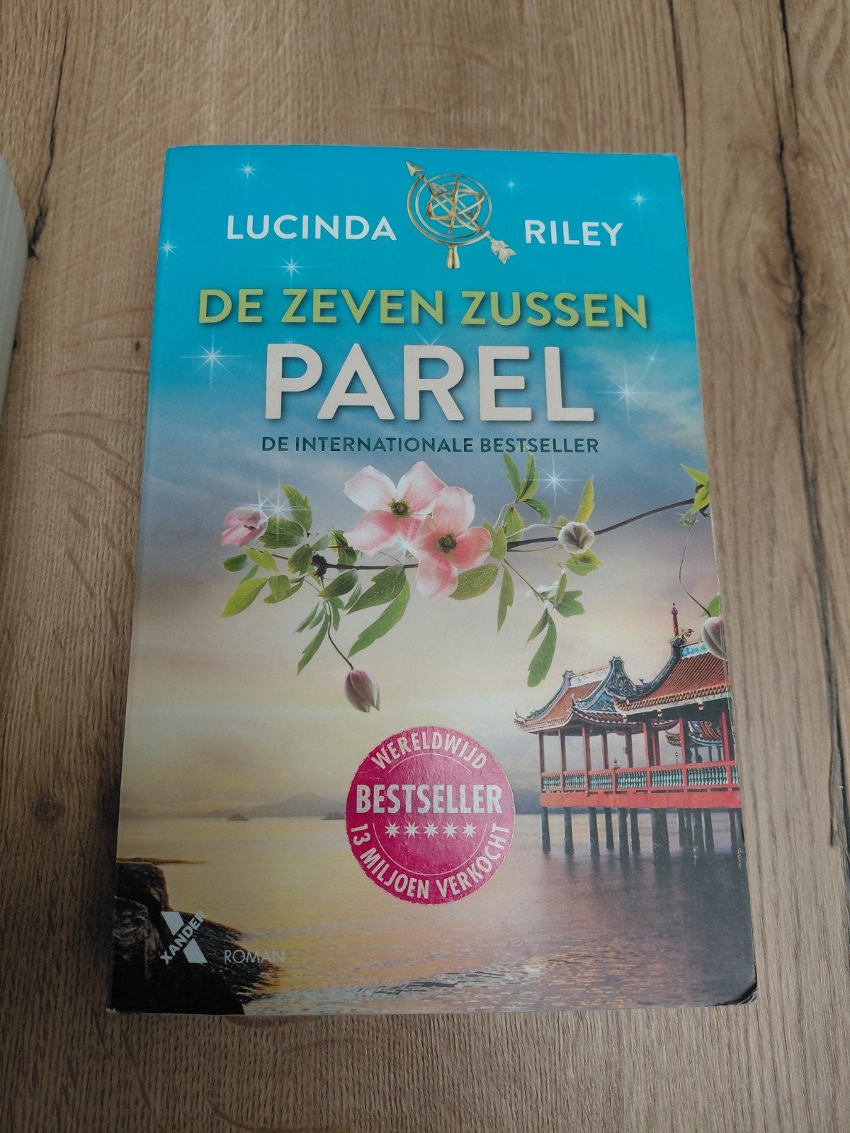 Lucinda Riley-- PAREL.( gereserveerd), Boeken, Ophalen of Verzenden, Zo goed als nieuw