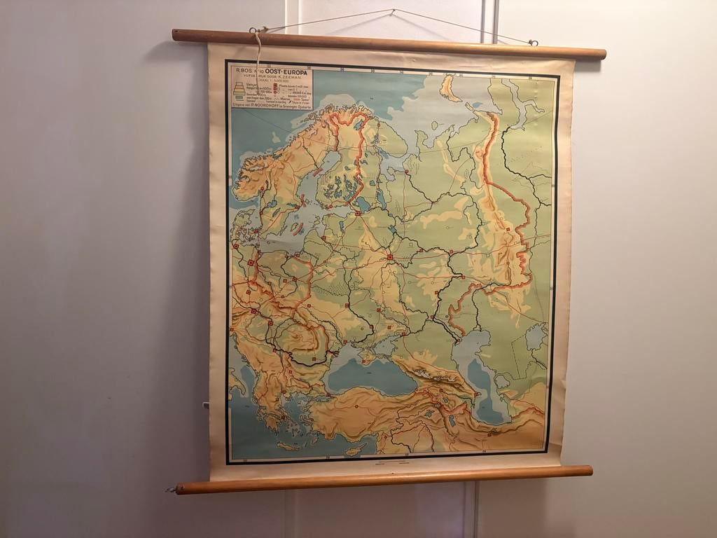 Vintage Schoolkaart Oost-Europa - R. Bos & J.F. Niermeyer, Antiek en Kunst, Ophalen, Aardrijkskunde