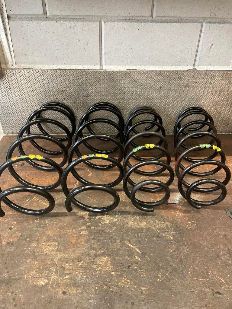 Set van 4 veren voor en achte alfa Romeo Giulietta, Auto-onderdelen, Ophanging en Onderstel, Ophalen of Verzenden, Gebruikt, Universele onderdelen