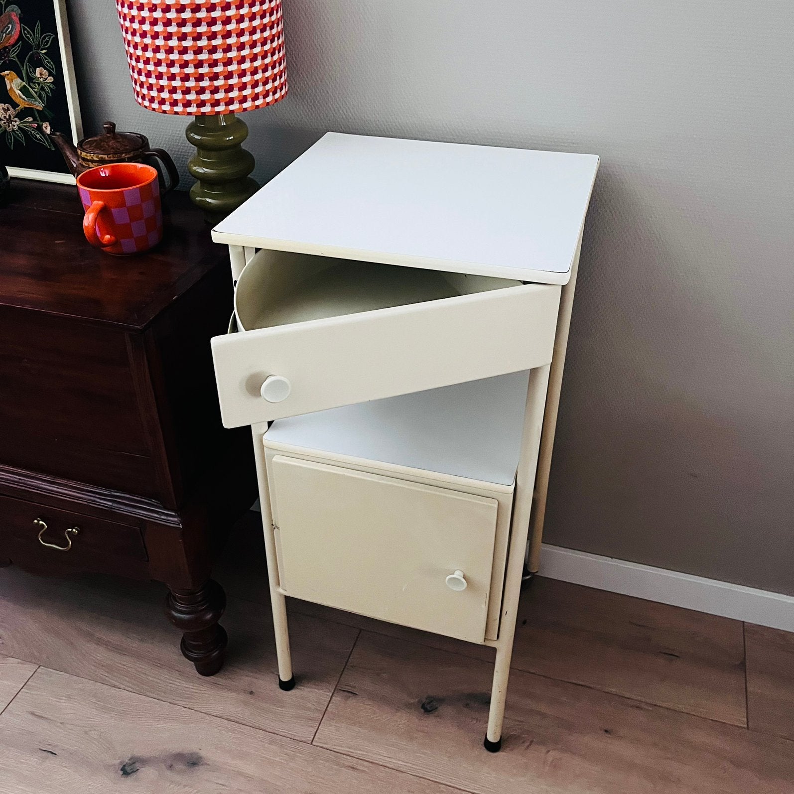 Vintage ziekenhuis nachtkastje (Jaren 50 / Mid-Century), Antiek en Kunst, Ophalen of Verzenden