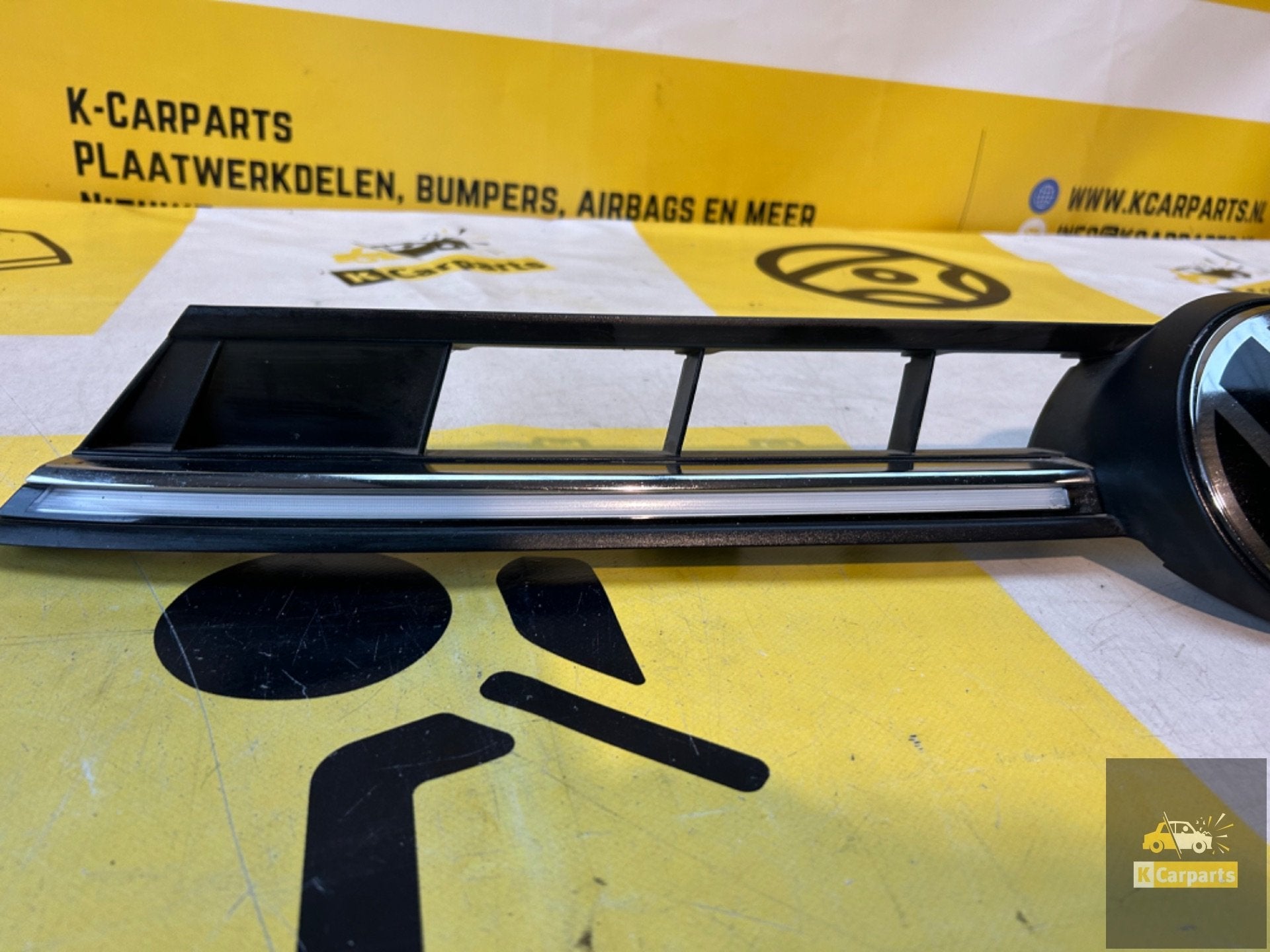 Grill VW Polo 2G Facelift IQ LED Origineel Grille ACC 22-25, Gebruikt, Volkswagen AG, Bumper, Berliner Ring 2
38440  Wolfsburg, DE