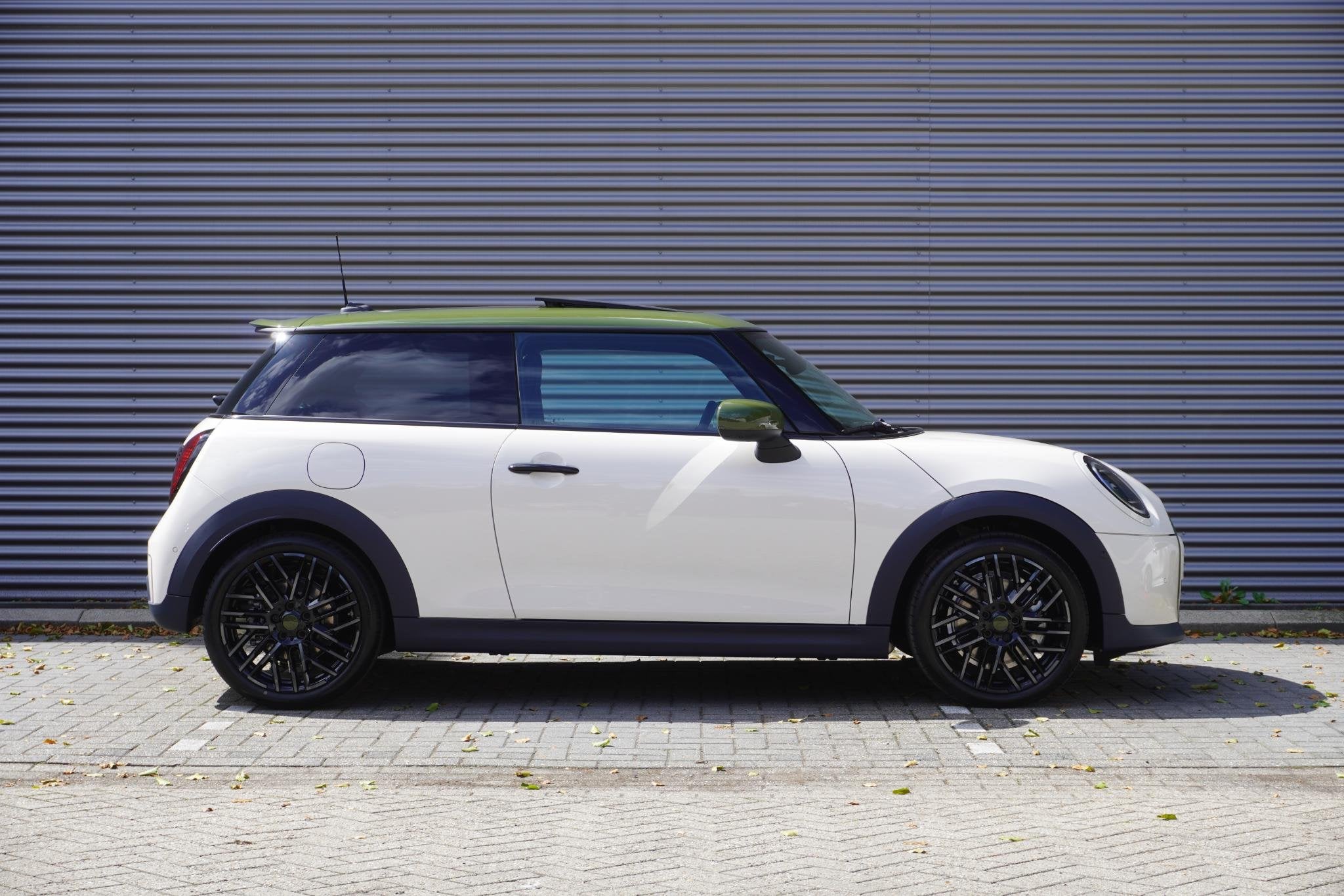 MINI 3-Deurs 2.0 Cooper S Paul Smith Edition | Pakket XL, 1998 cc, Euro 6, 4 cilinders, 4 stoelen