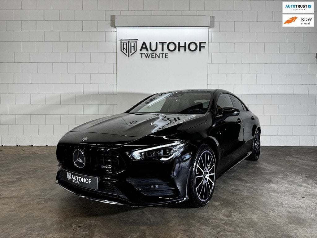 Mercedes CLA 250 AMG Performance Night Package 224 PK 7G-DCT, Auto's, Mercedes-Benz, Gebruikt, 4 cilinders, Alcantara, Zwart