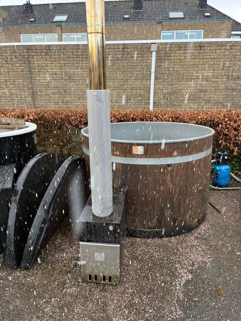 2e hands gebruikte kirami hottub - zie website gebruikt hout, Tuin en Terras, Ophalen, 7921AE, Fast Fair b.v., Zo goed als nieuw
