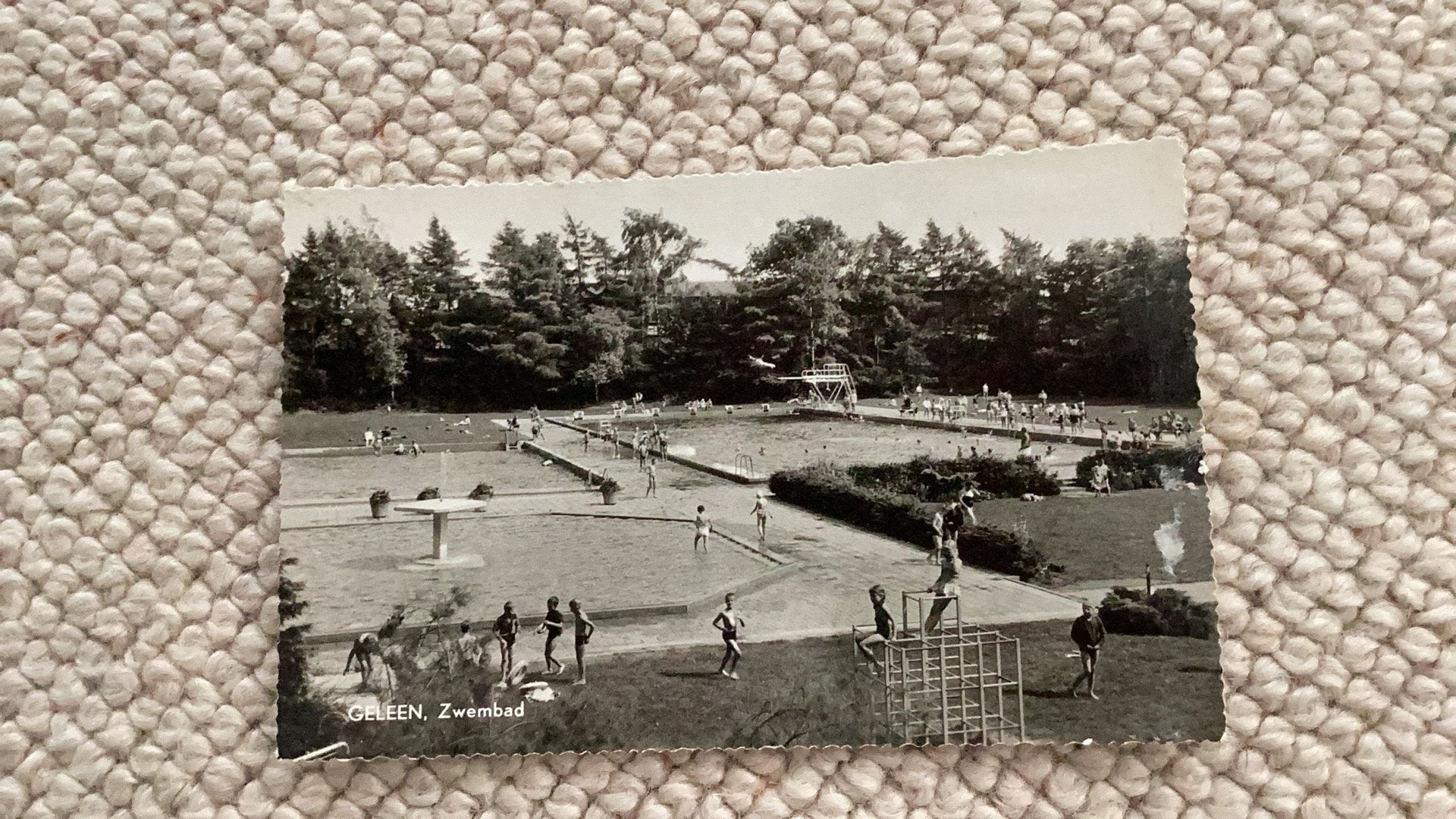 Ansichtkaart Geleen Zwembad. 914, Ophalen of Verzenden, 1940 tot 1960, Ongelopen, Limburg