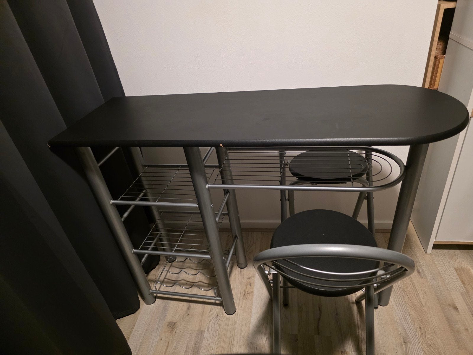 Bartafel met 2 krukken, Ophalen, Zo goed als nieuw
