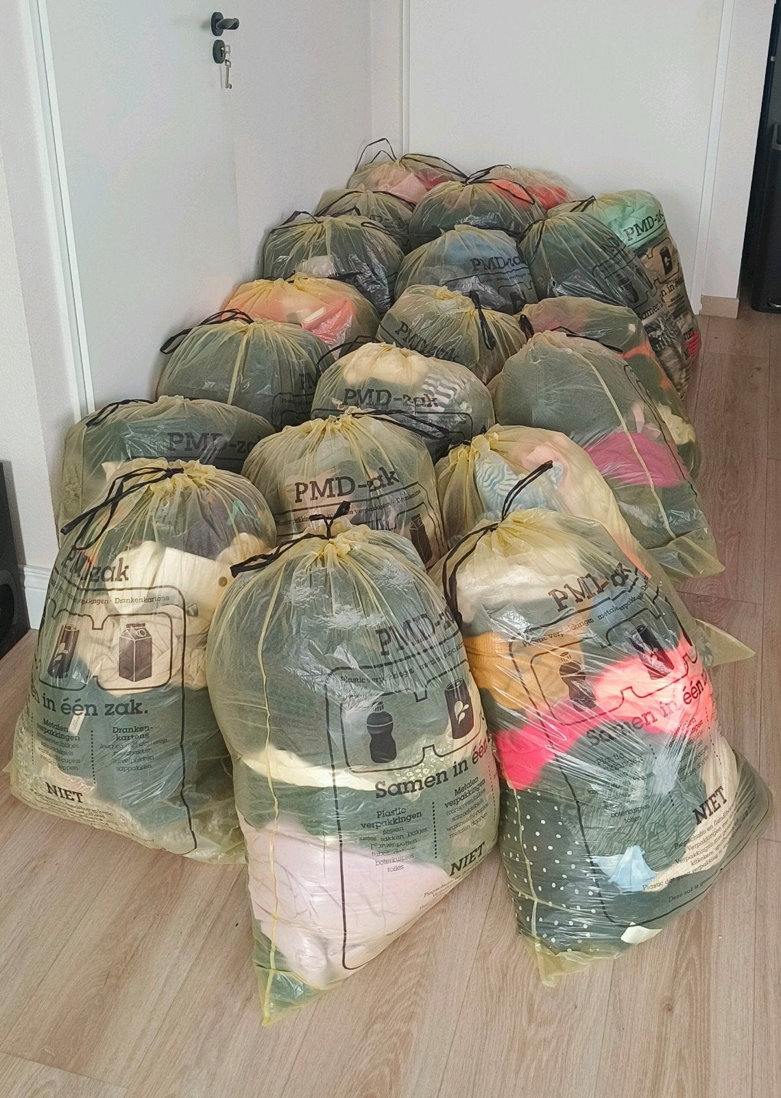 Zakken uitgezochte tweedehands kleding, Ophalen, Gedragen, Maat 38/40 (M)