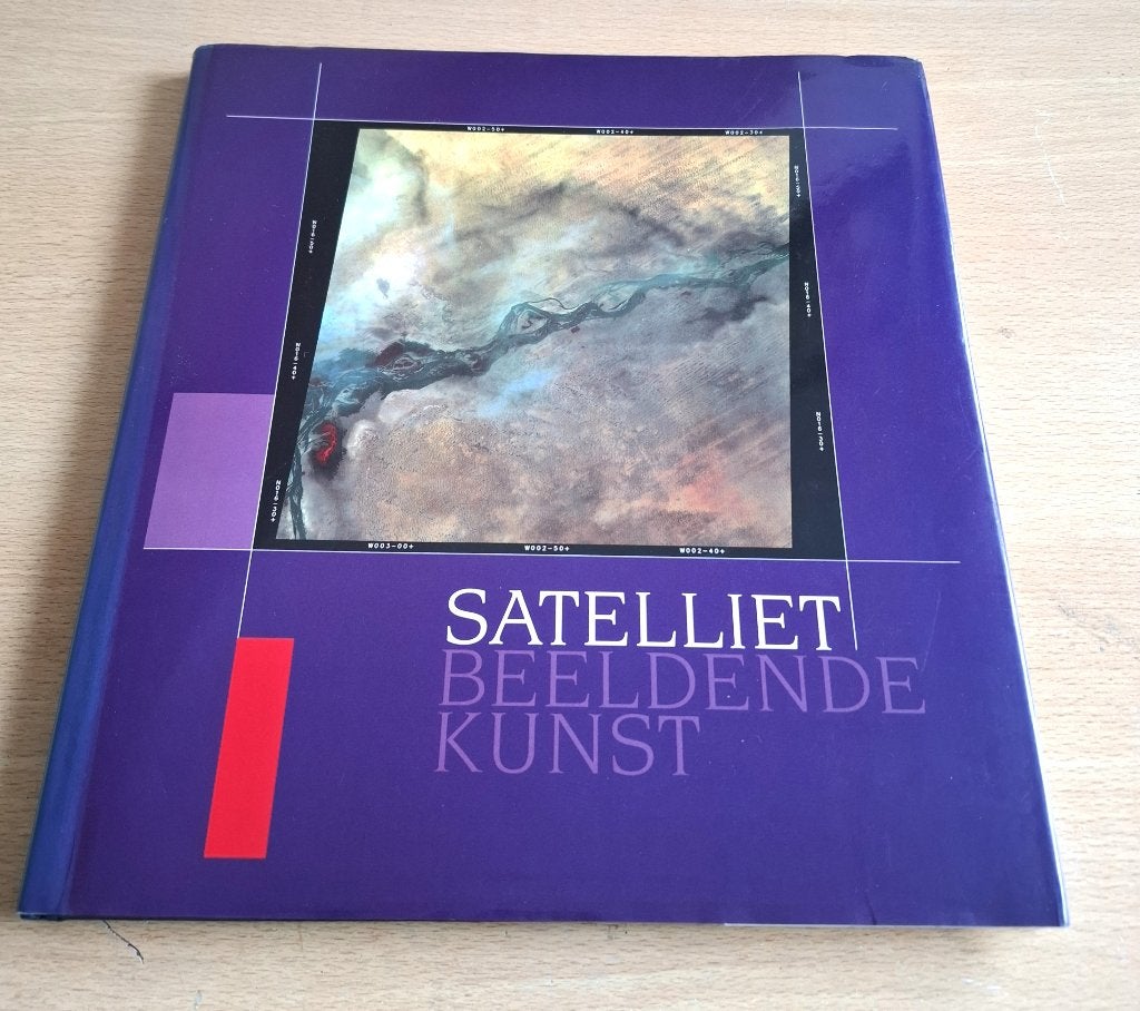 Satelliet Beeldende Kunst - fotoboek met satellietfoto's, Ophalen of Verzenden, Zo goed als nieuw, Grafische vormgeving