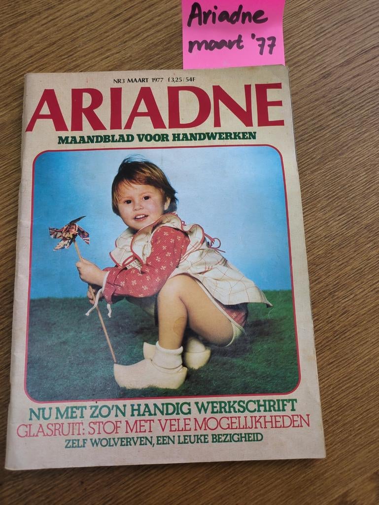 Ariadne Maart '77 - Maandblad voor Handwerken, Ophalen of Verzenden, Gelezen, Overige typen