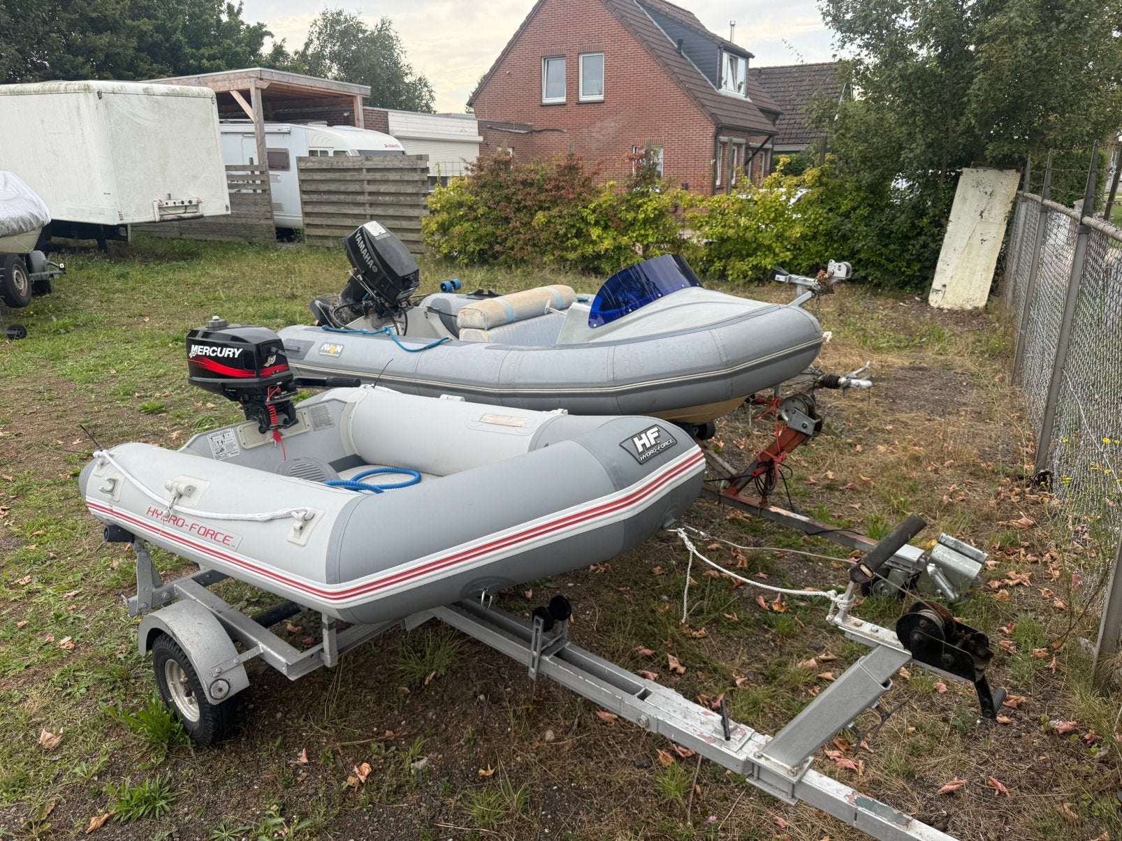 2 rubberboten met trailers, Watersport en Boten, Rubberboten, Polyester/glasvezel, 4 m, Ophalen of Verzenden, Zo goed als nieuw