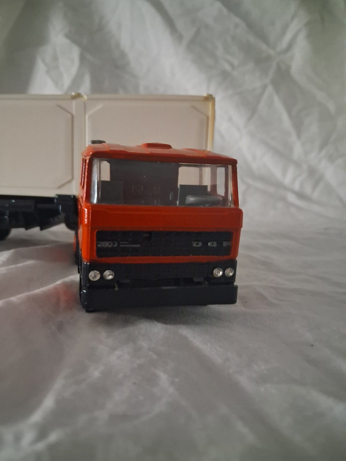 Lion Car DAF vrachtwagen met oplegger, Hobby en Vrije tijd, Modelauto's | 1:50, Ophalen of Verzenden, Gebruikt, Overige merken